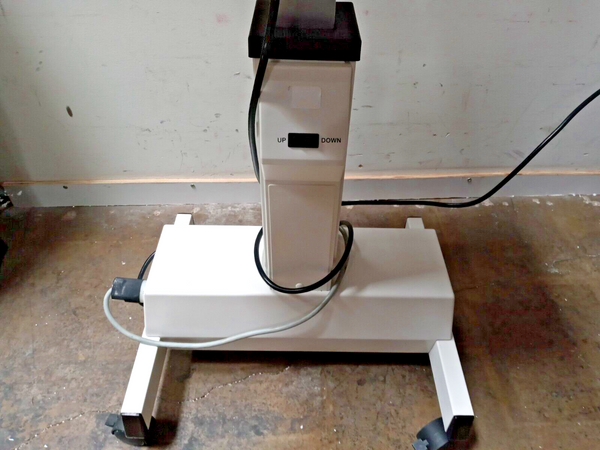 Carl Zeiss F125 Slit Lamp w/HAAG Streit Tonometer and Power Table